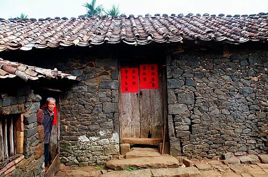 聚焦大路镇岭脚村石头屋