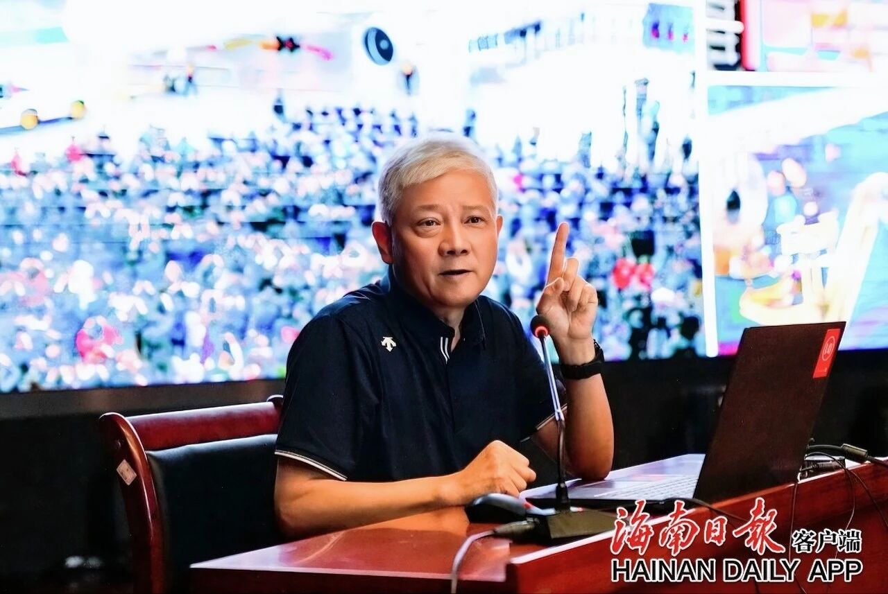 旅琼文艺家大讲坛 | 柳军带你解锁摄影里的时代密码