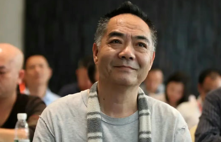 范中草书，以逆笔叩问线条的灵魂，在枯涩处照见生命的沧桑