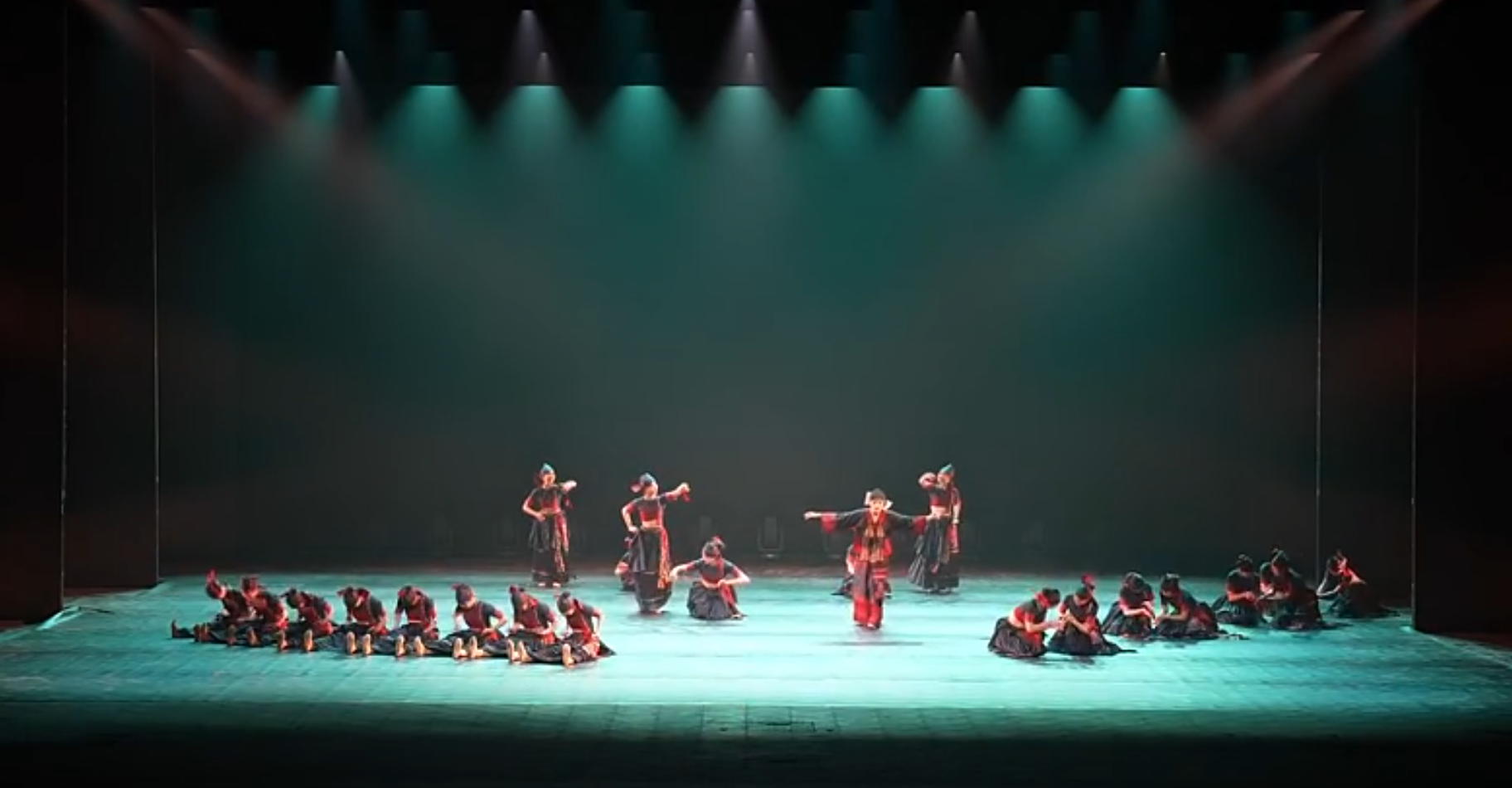 海南本土舞蹈《梭梭黎锦醉黎乡》亮相2026中国舞蹈荷花奖精品巡演（三亚站）