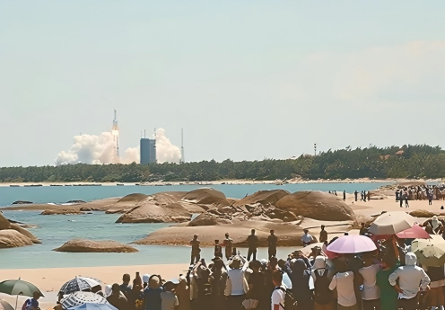 晚八点读艺术丨纪录片《慢慢到达》：一路缓行 山海共情